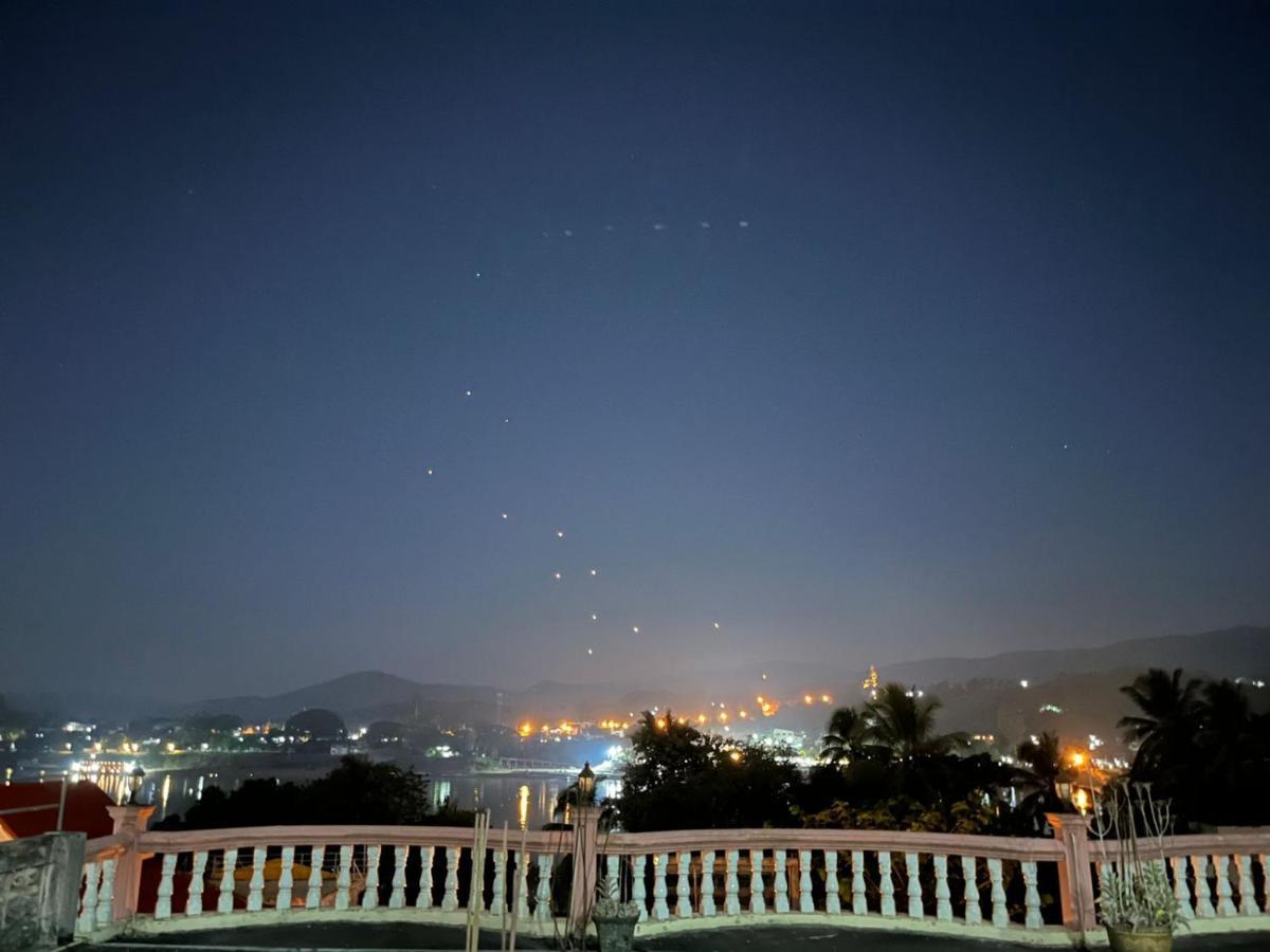 Thaveesinh Hotel Ban Houayxay Bagian luar foto