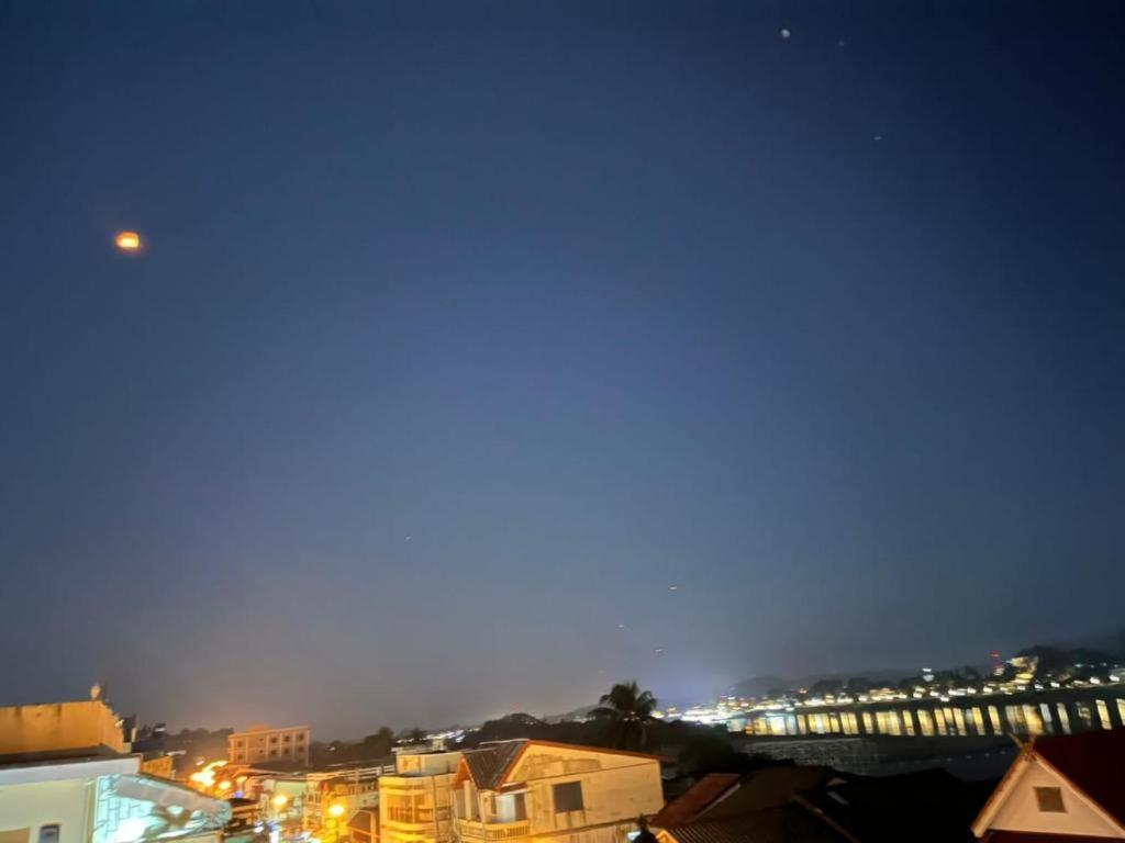 Thaveesinh Hotel Ban Houayxay Bagian luar foto