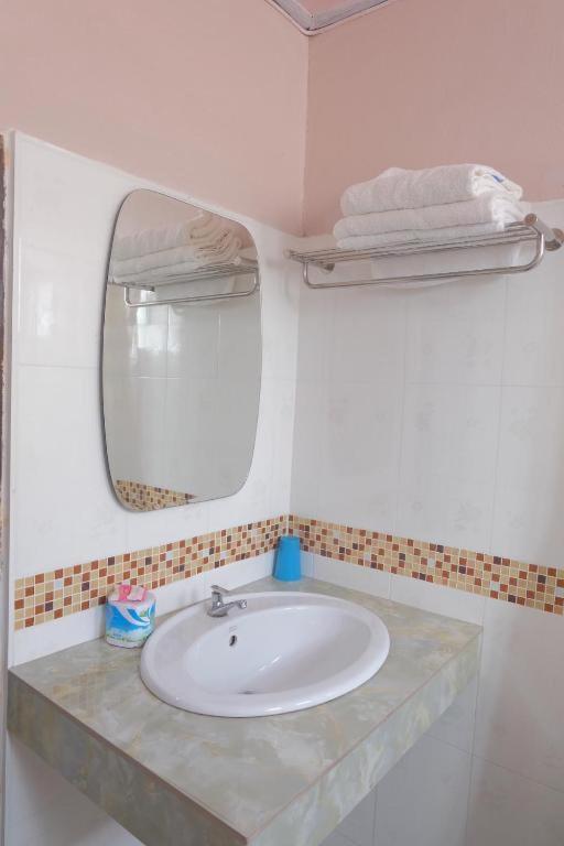 Thaveesinh Hotel Ban Houayxay Bagian luar foto